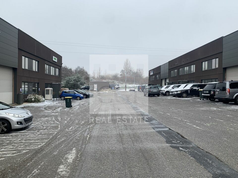 À Louer : Locaux d'Activités à partir de 260 m² à Dardilly - Parc d'Activités Récent