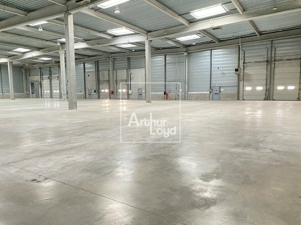 Belles cellules d' activité à louer - COMBS LA VILLE