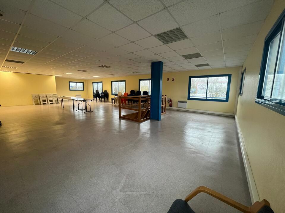 TOURS EST - MONTLOUIS CONNEUIL - A LOUER BUREAUX DE 240 M² AVEC STATIONNEMENT FACILE