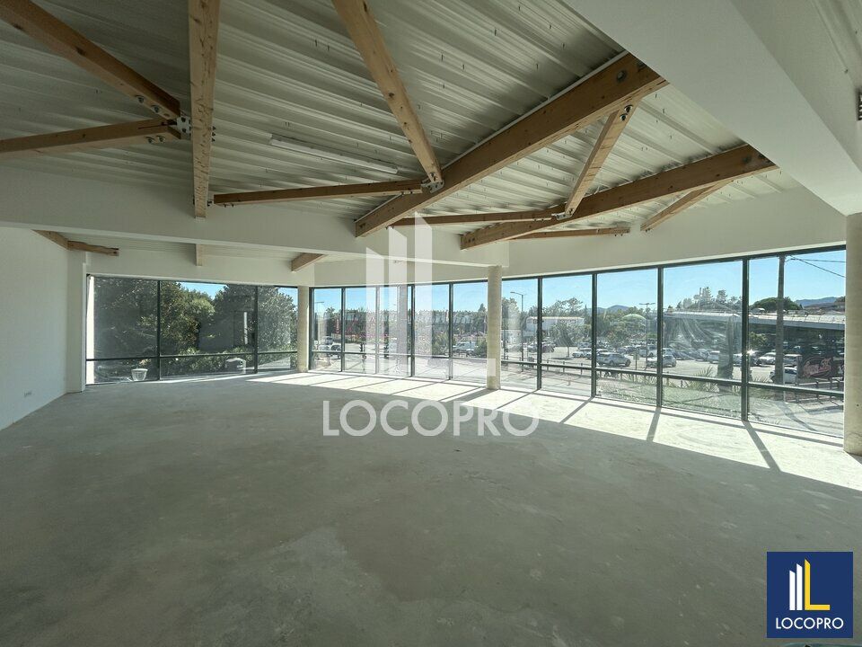 A LOUER - BUREAUX NEUFS - LE CANNET