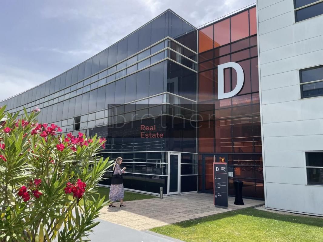 Location bureaux 2878 m² divisibles à partir de 30 m²