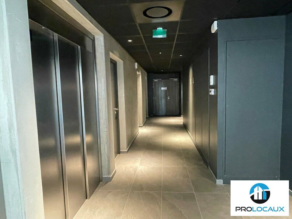 Location bureaux 610.98 m² divisibles à partir de 123.36 m²