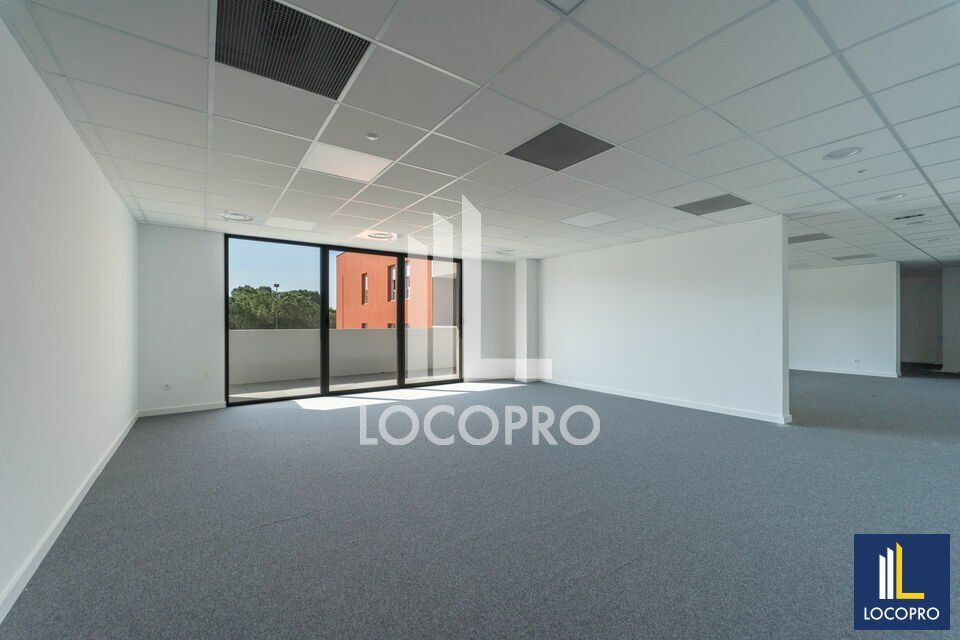 Location bureaux 213.99 m² non divisibles