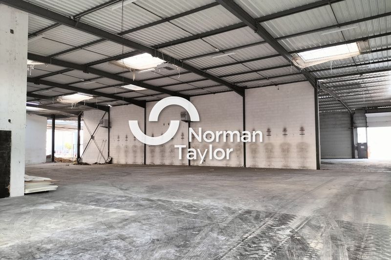 Location local d''activites 7212.8 m² divisibles à partir de 93 m²