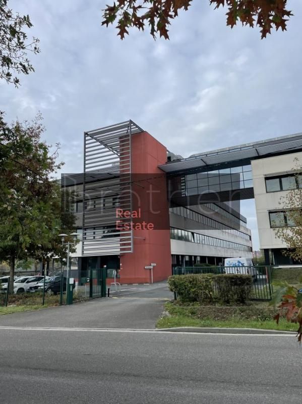 Location bureaux 6034 m² divisibles à partir de 353 m²
