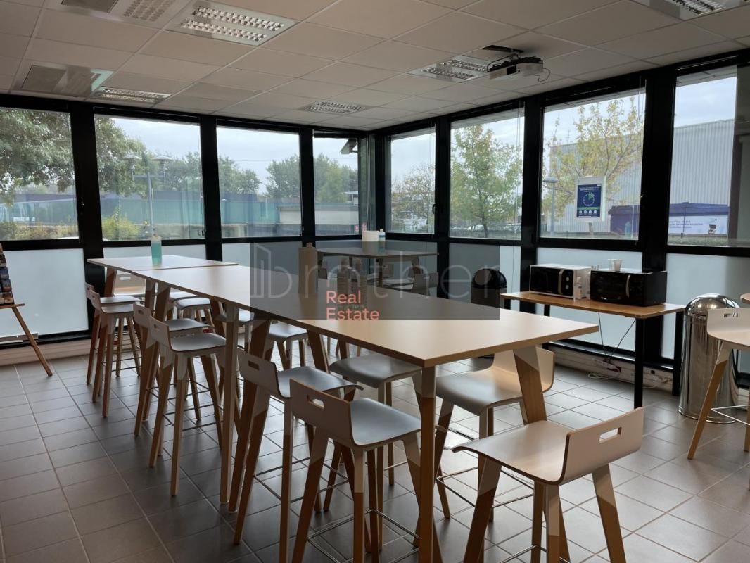 Location bureaux 6034 m² divisibles à partir de 353 m²