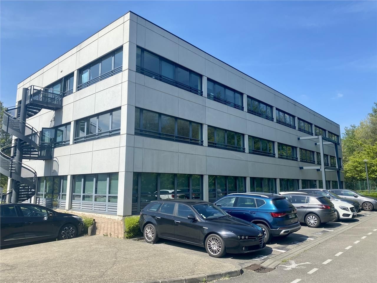 Location bureaux 625 m² à Saint-Priest