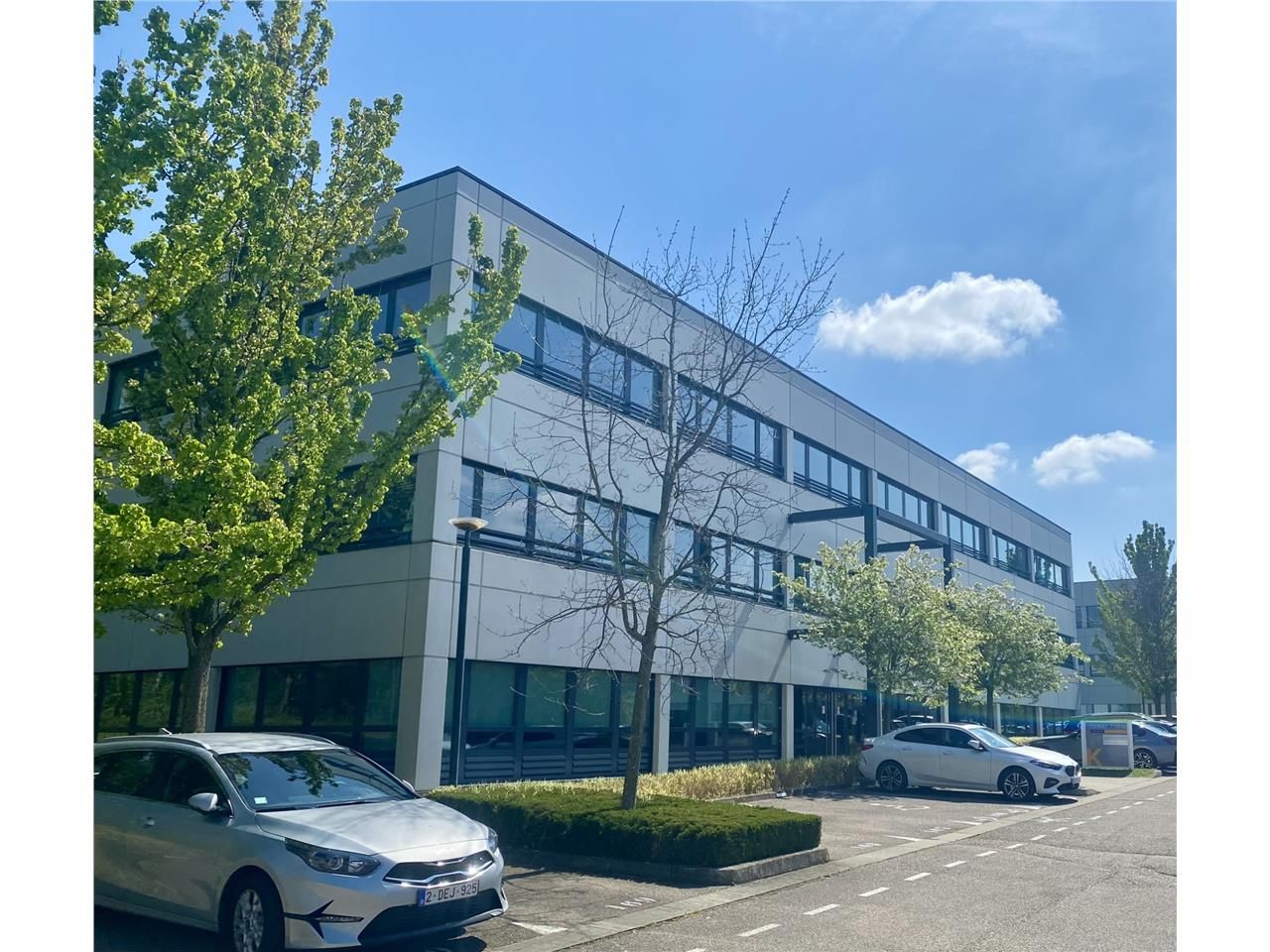 Location bureaux 1245 m² à Saint-Priest