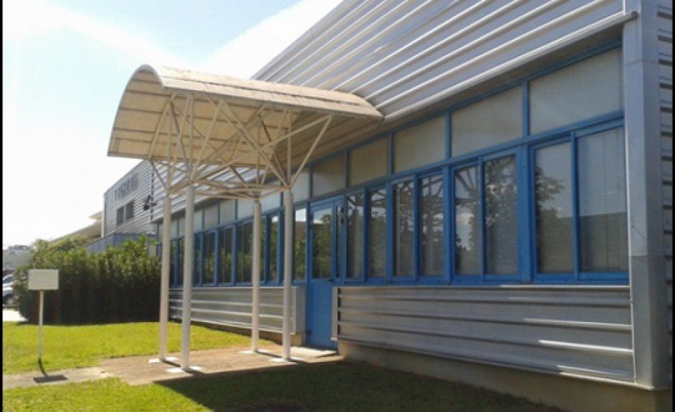 Location local d''activites 1160 m² divisibles à partir de 90 m²