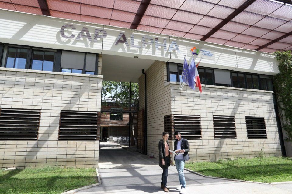 Location local d''activites 400 m² divisibles à partir de 95 m²