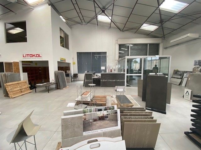 Vente local 1800 m² à PLAISANCE DU TOUCH
