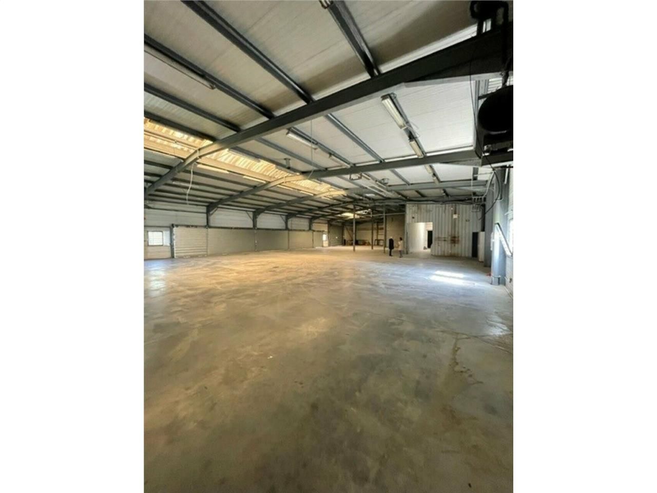 Location local 1300 m² à MONTAUBAN