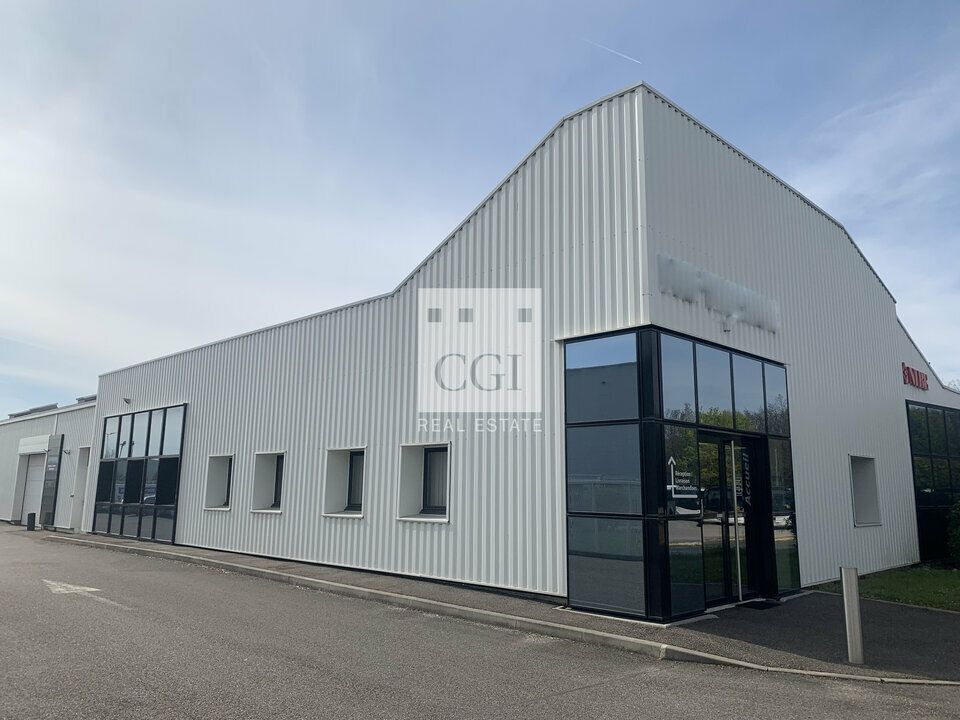 Location local d''activites 1550.2 m² divisibles à partir de 370 m²