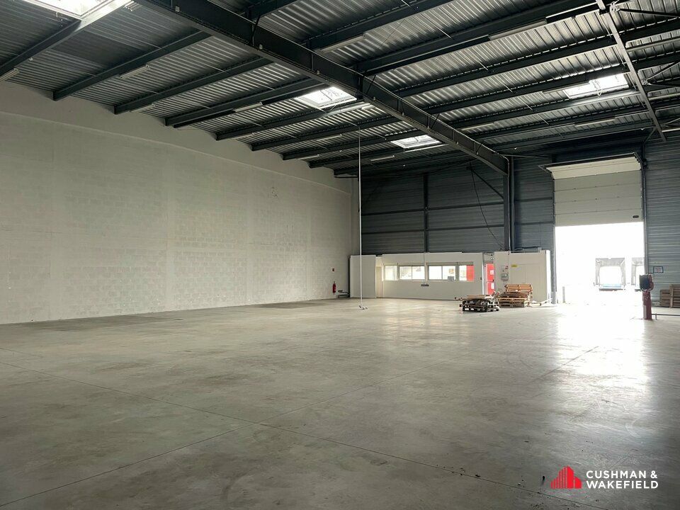 Location local d''activites 635 m² non divisibles