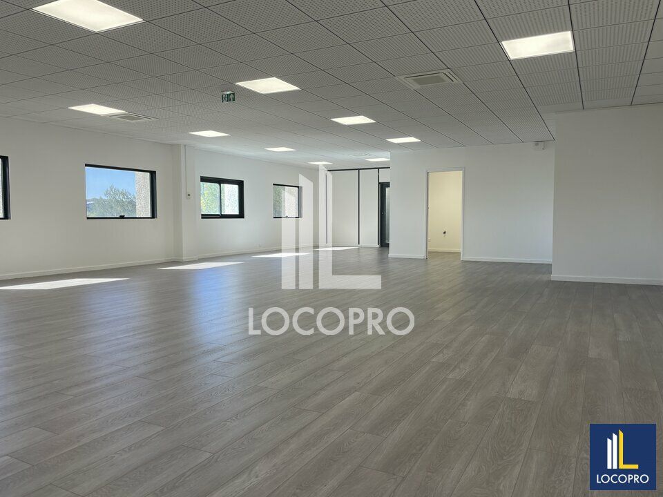 A LOUER BUREAUX RENOVES 141 M2 + PARKINGS SOPHIA ANTIPOLIS