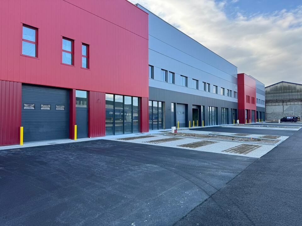 Location local d''activites 235 m² non divisibles