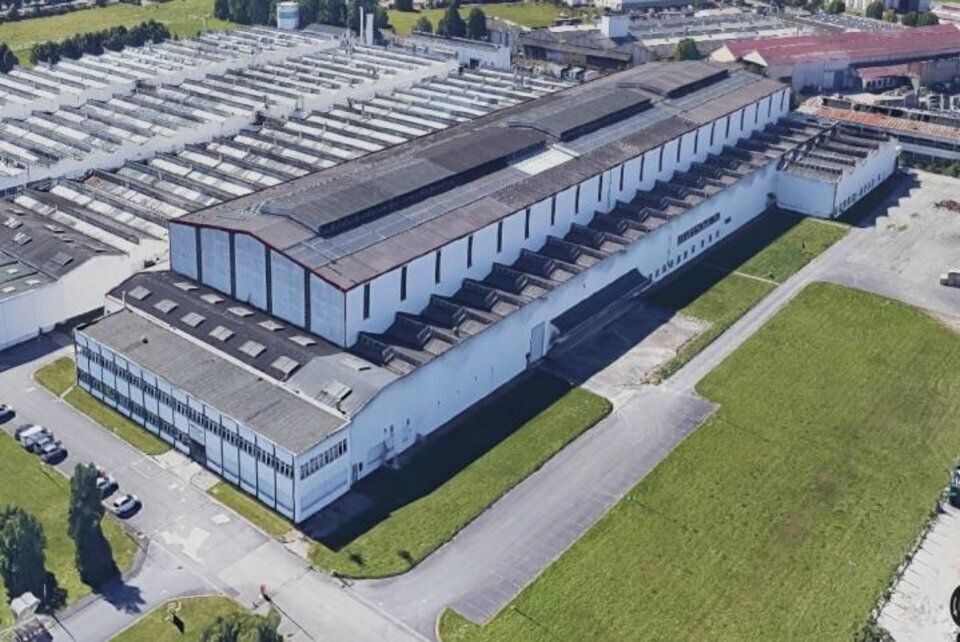 Location local d''activites 2700 m² non divisibles