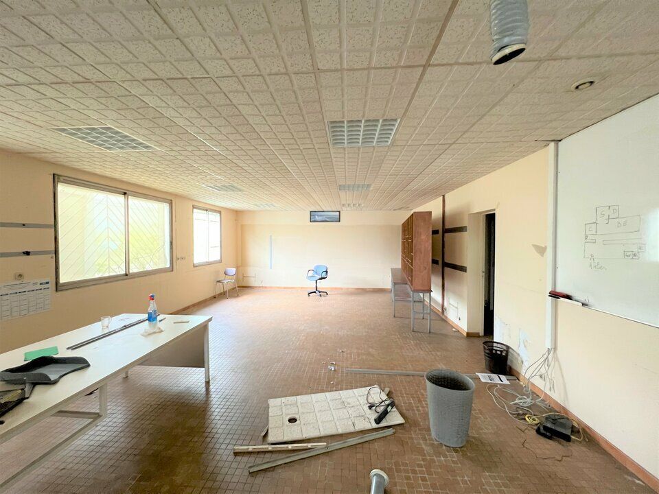 Vente local d''activites 1200 m² non divisibles