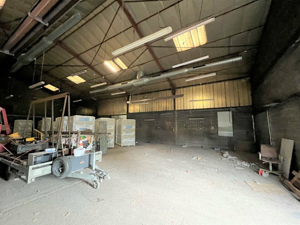 AMBOISE LOCAL D'ACTIVITE A VENDRE A LOUER 1200 M²