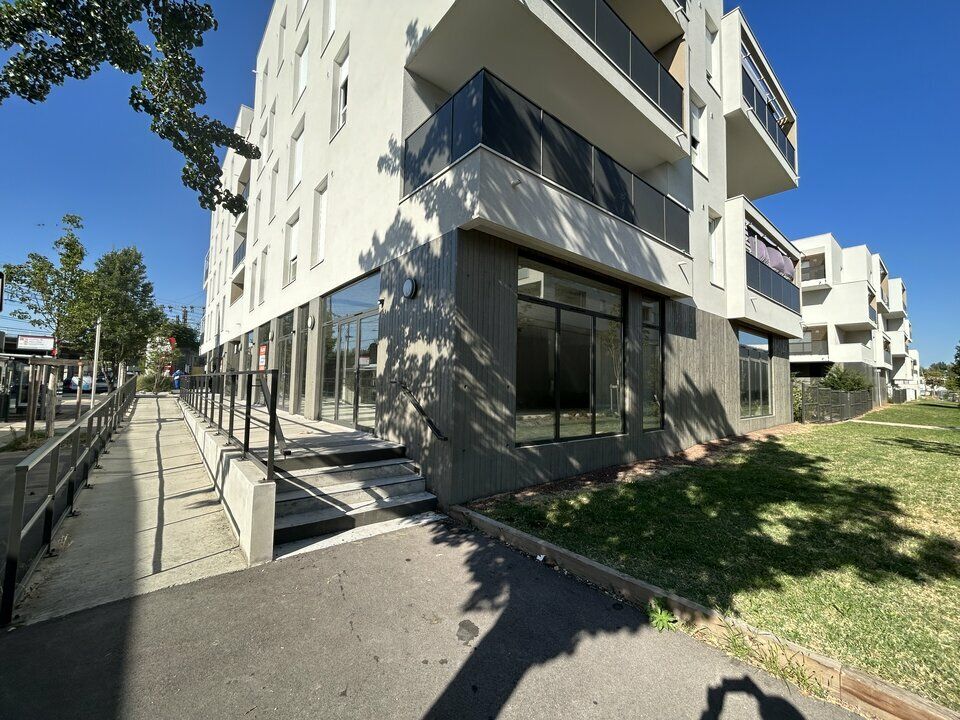 Location local commercial 376.02 m² divisibles à partir de 177.22 m²
