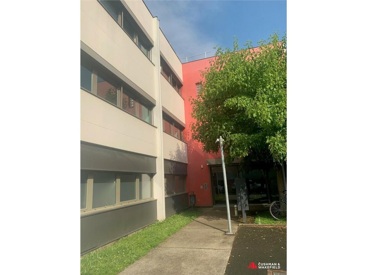 Bureaux à louer dans le quartier Bordeaux Bastide, à proximité de DARWIN, 154 m² environ