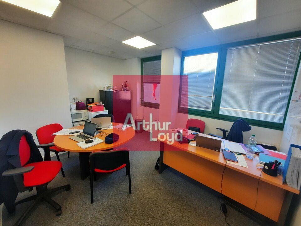 CLERMONT-FERRAND  LA PARDIEU A LOUER BUREAUX 83M² 