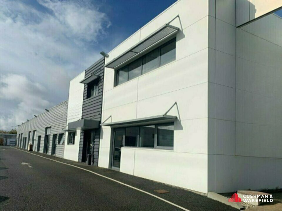 Location local d''activites 209 m² non divisibles