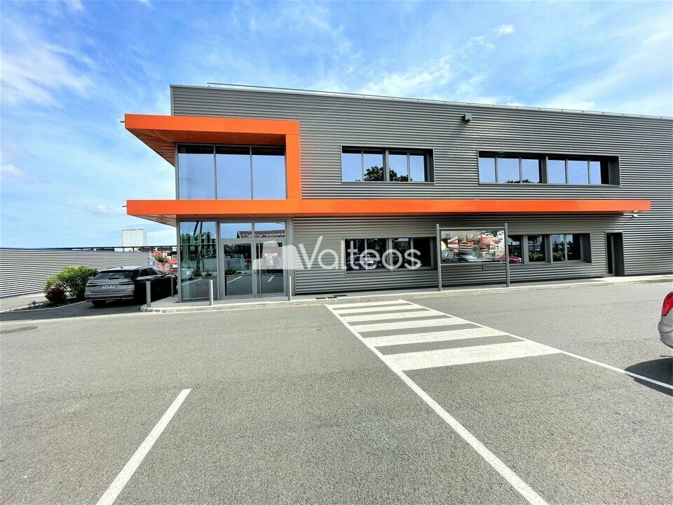 Location local d''activites 600 m² non divisibles