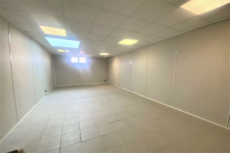 Ensemble immobilier composés de plusieurs lots de bureaux