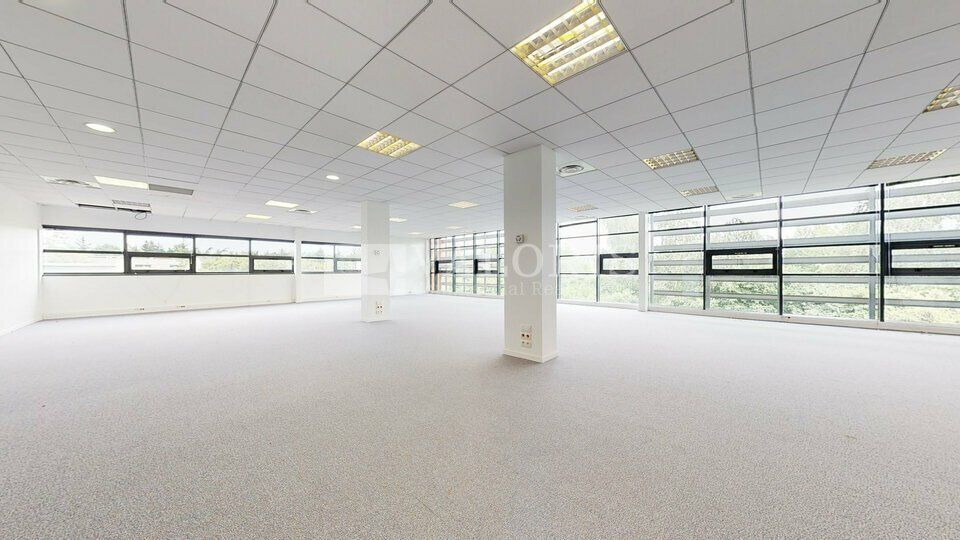 2345.51 m² pour ce bureaux en location à Saint priest