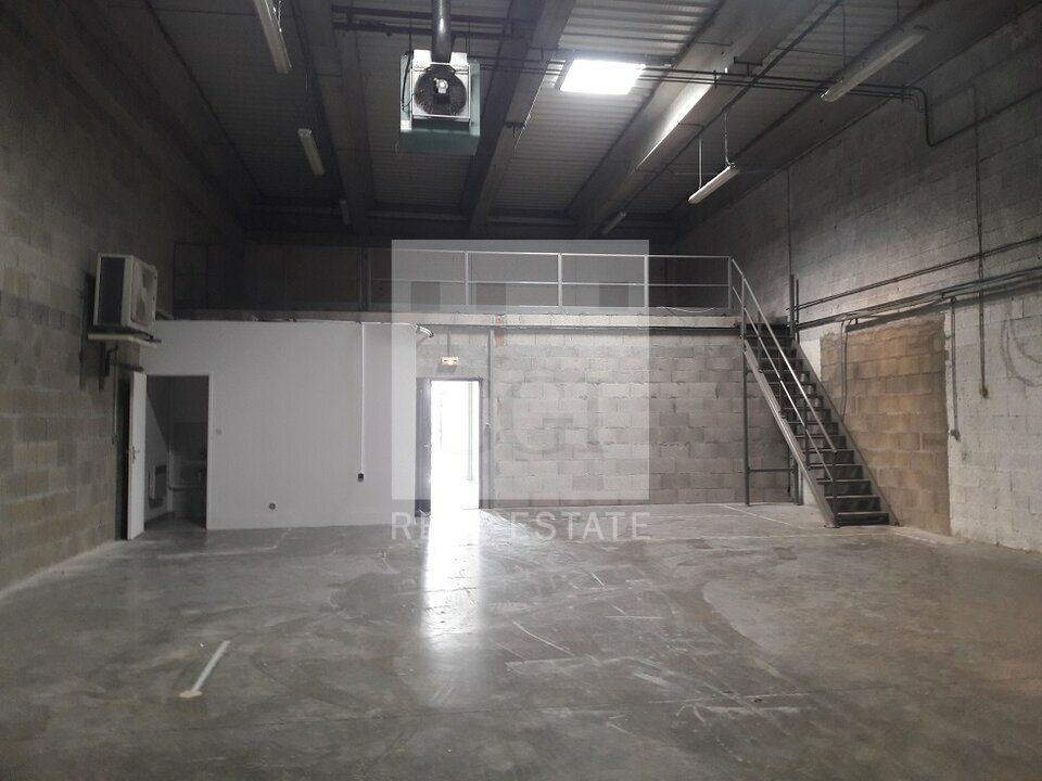 Location local d''activites 200 m² non divisibles