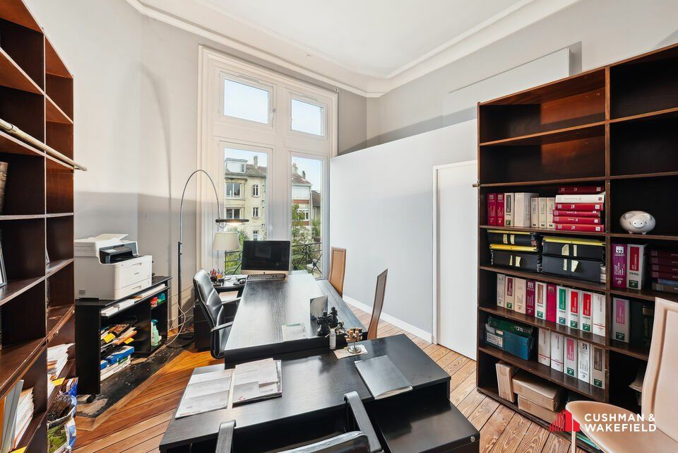 Sur les boulevards, une surface de 100 m² de bureaux à louer 