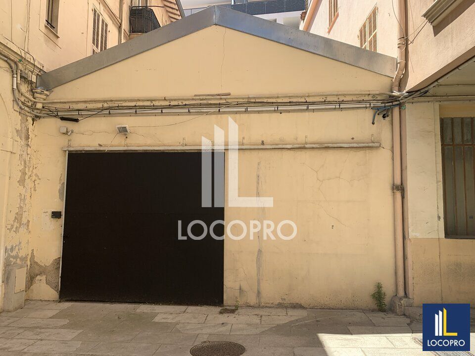 LOCATION PURE - LOCAL COMMERCIAL - 400 M2 - NICE CENTRE VILLE 