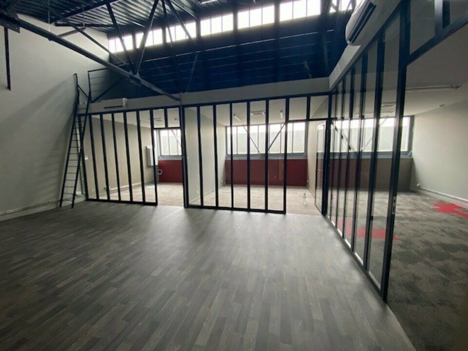 Reims Colbert - local de bureau de 110 m² env. neuf réhabilité