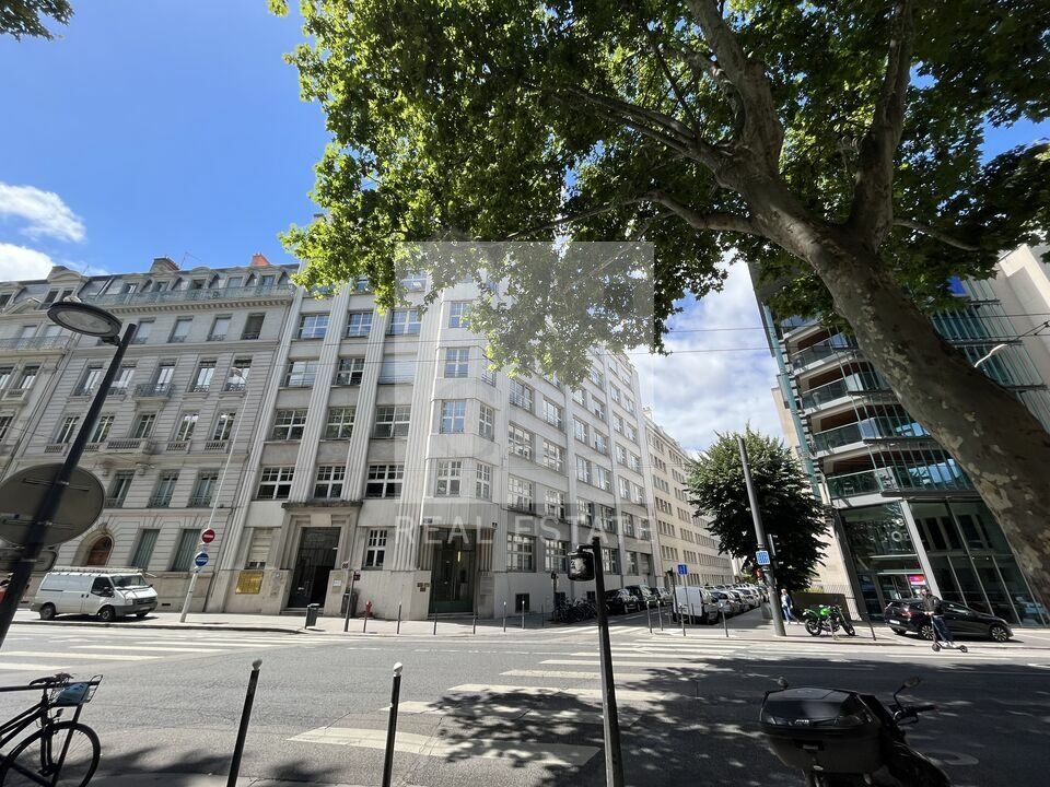 Location bureaux 492 m² divisibles à partir de 200 m²