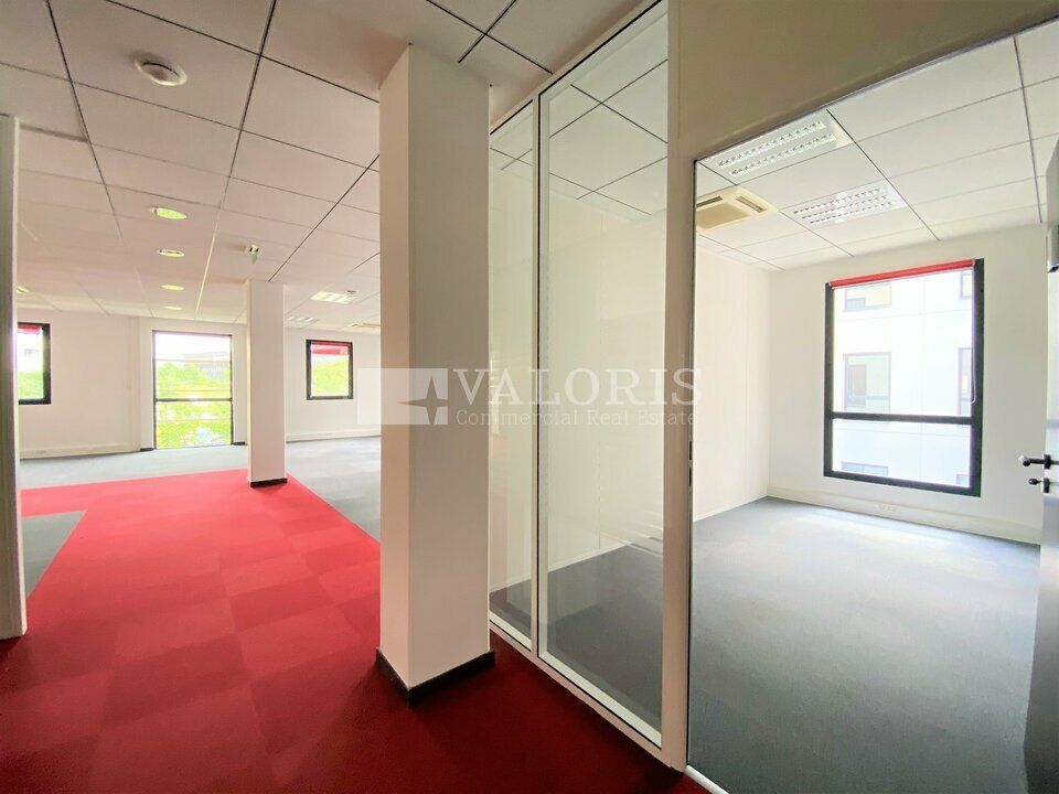 Location bureaux 2429 m² divisibles à partir de 93 m²