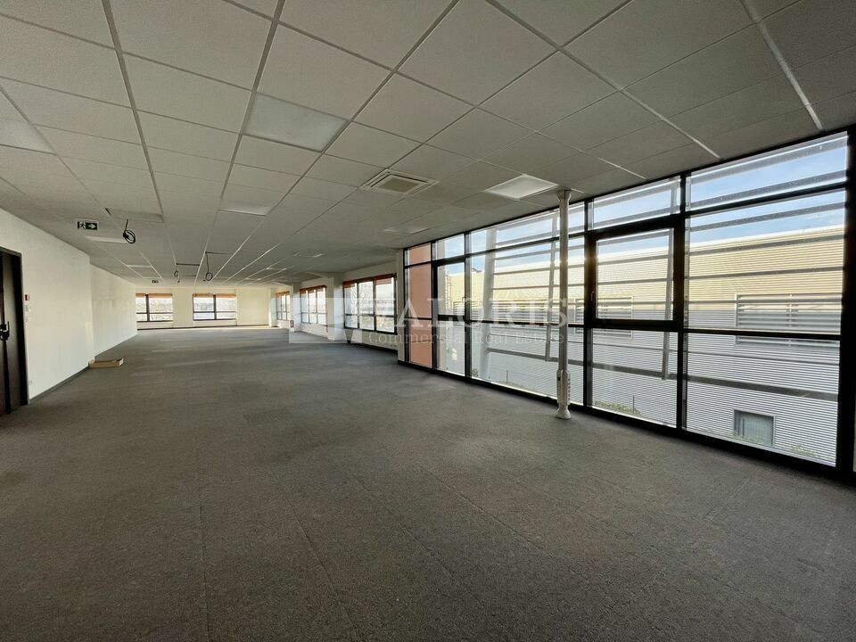 2000 m² pour ce bureaux en location à Saint priest