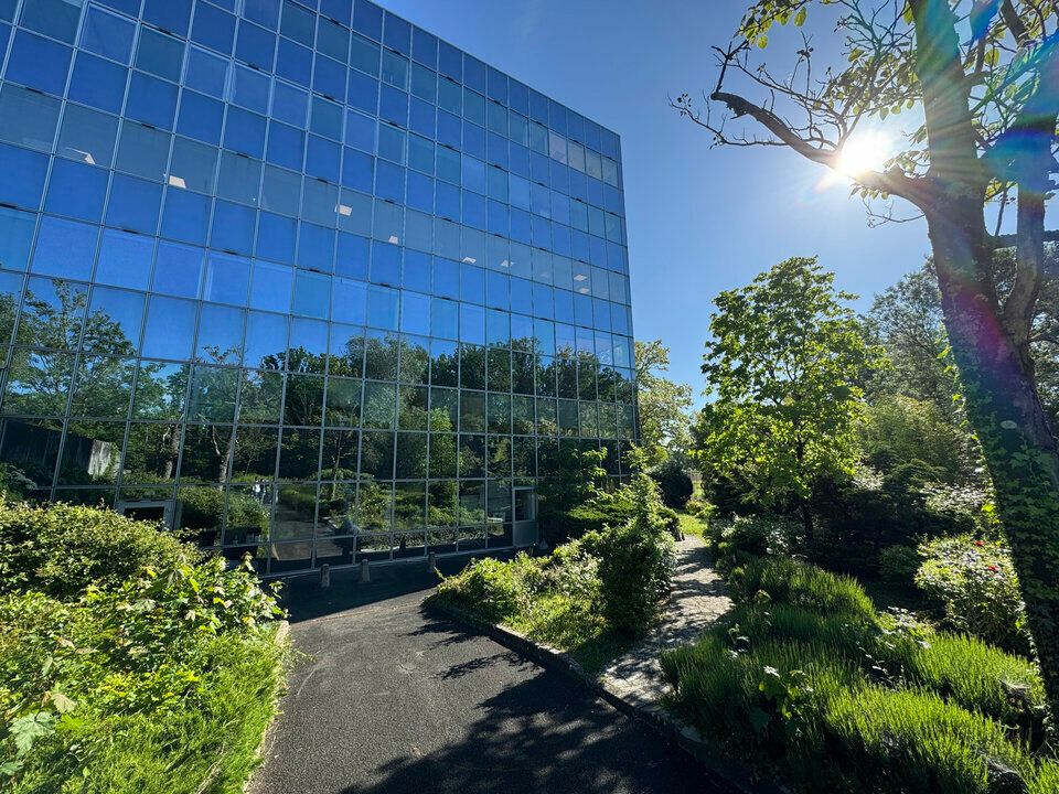 Vente local d''activites 20735 m² non divisibles