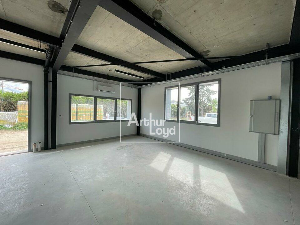 Location local d''activites 323 m² non divisibles