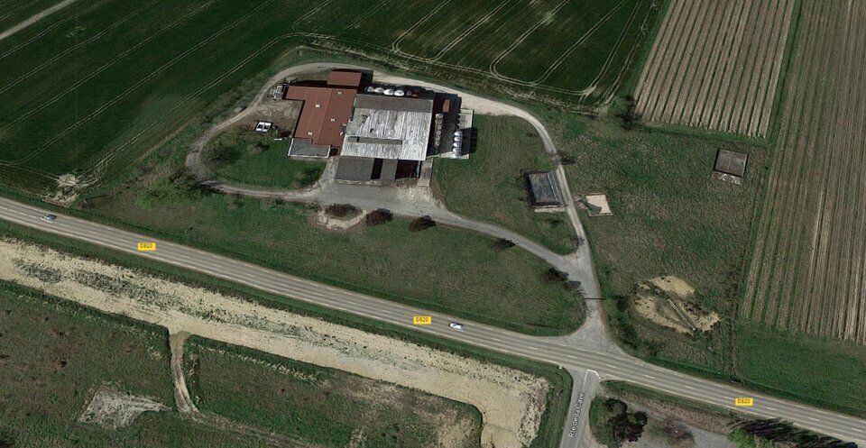 TERRAIN ET LOCAUX A VENDRE ou A LOUER 