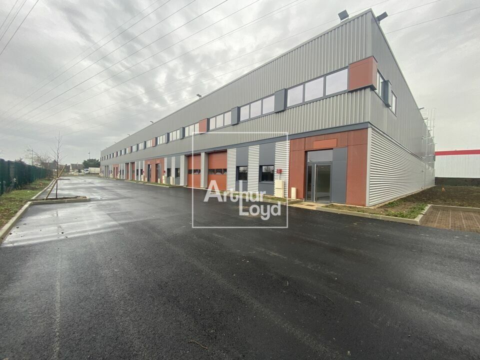 Location local d''activites 3507 m² divisibles à partir de 371 m²