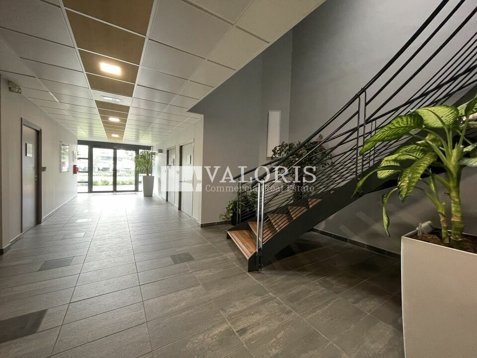 Au sein d'un parc tertiaire situé dans le Parc Technologique de Saint Priest, VALORIS REAL ESTATE vous propose plusieurs surfaces de bureaux à louer, divisible en bail commercial ou dérogatoire possible.