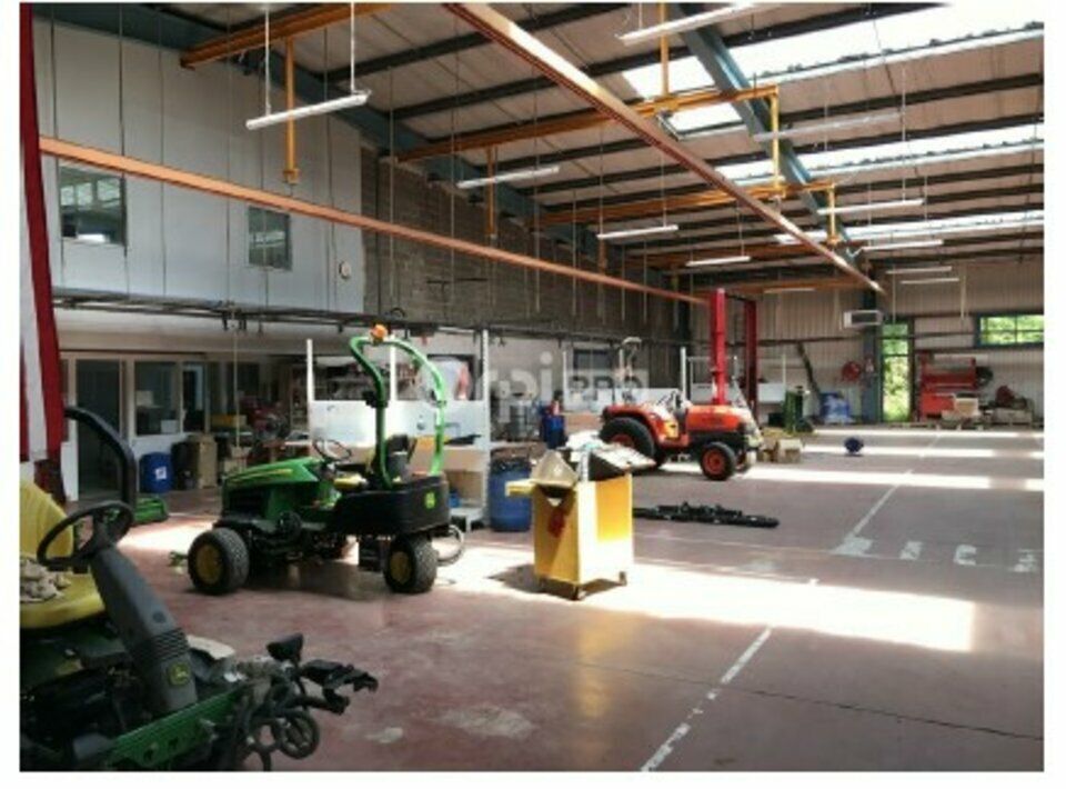 Vente local d''activites 1800 m² non divisibles