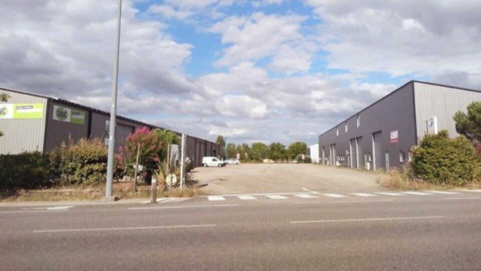 Location local d''activites 600 m² non divisibles