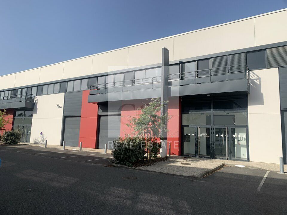 Location local d''activites 686 m² non divisibles