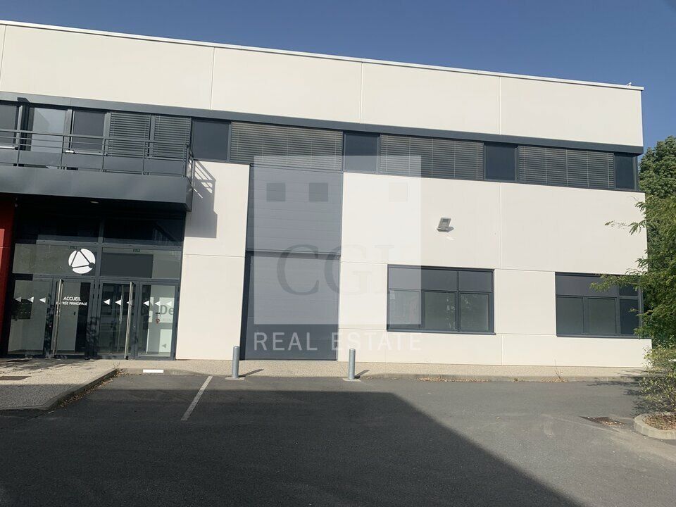 LOCAUX D'ACTIVITES - BUREAUX