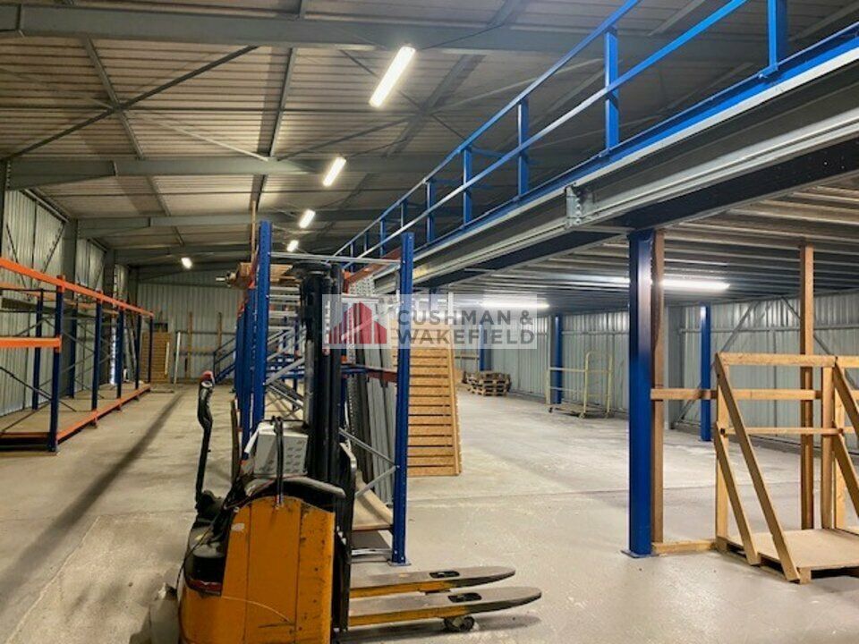 Location local d''activites 600 m² non divisibles