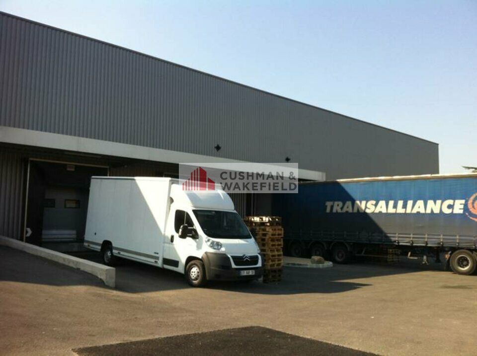 VEZENOBRES (secteur Nîmes / Alès) LOCAL D'ACTIVITE A LOUER