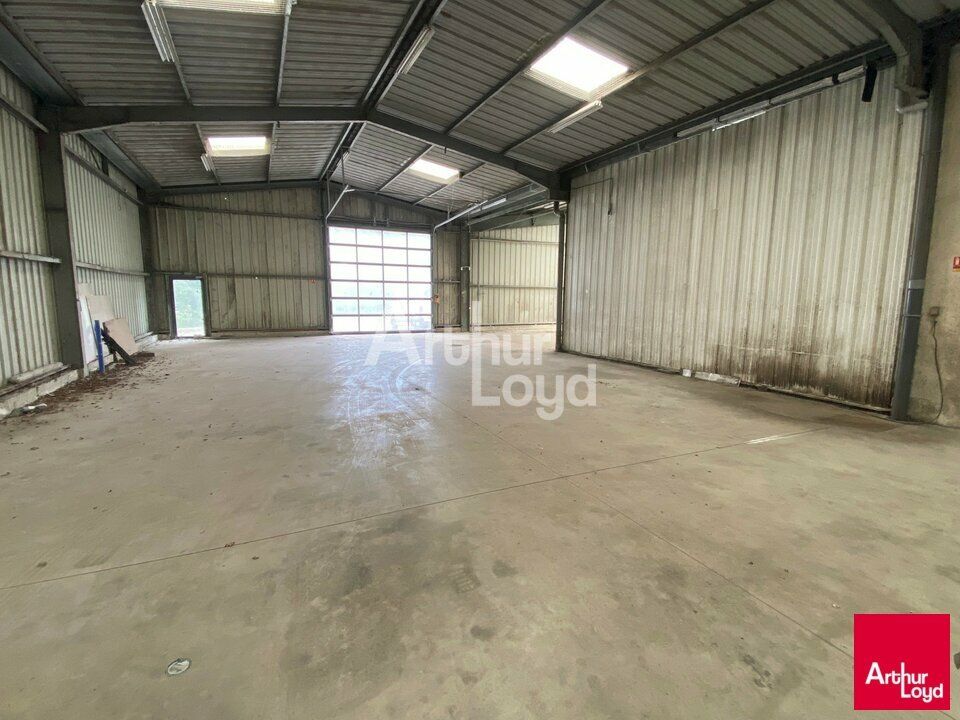 NOYAL-SUR-VILAINE - LOCAL D ACTIVITE- 885 M²