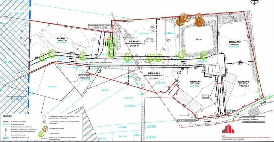 Terrain viabilisé dans un village d'activité, à proximité de l'A10. 